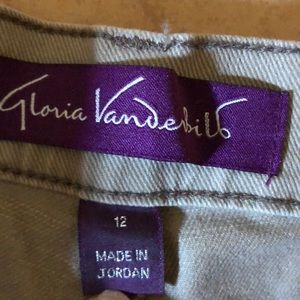Gloria Vanderbilt Jeans - Gloria Vanderbilt tan colored jeans SZ 12 EUC Gloria Vanderbilt Jeans - Gloria Vanderbilt tan colored jeans SZ 12 EUC